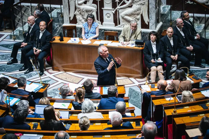 François Bayrou francia miniszterelnök válaszol a képviselői kérdésekre, a kormányhoz intézett kérdések órájában a nemzetgyűlés üléstermében 2025. június 17-én – Fotó: Amaury Cornu / Hans Lucas / AFP