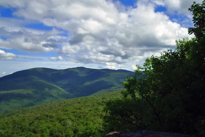 Nagyon begombázott négy amerikai huszonéves túrázó, eltévedtek, mentőcsapatnak kellett lehozni őket a hegyről
