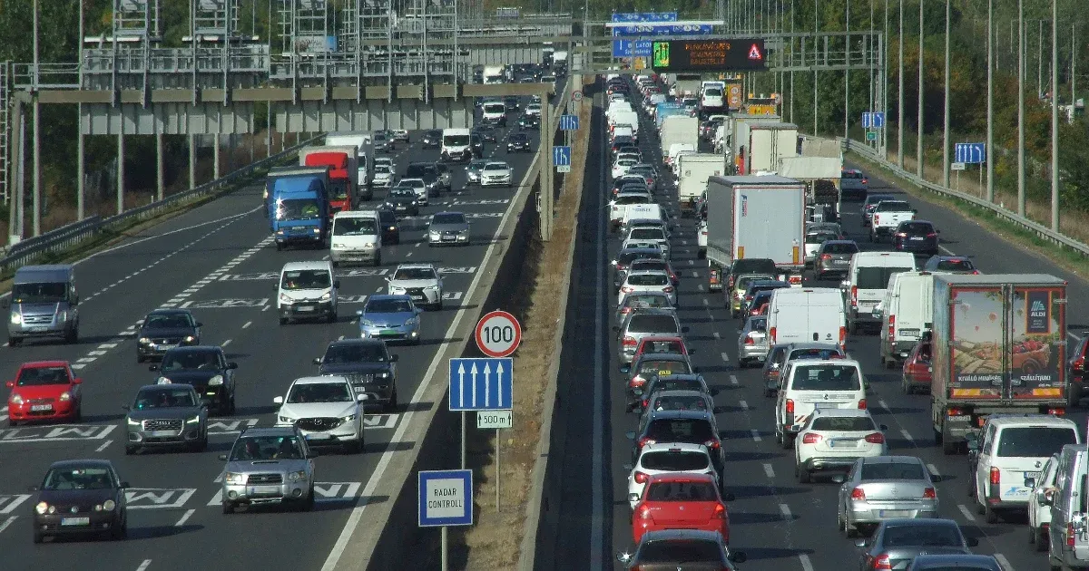 M1-es autópálya felújítása: Kedvezményes matricák érintett vármegyéknek