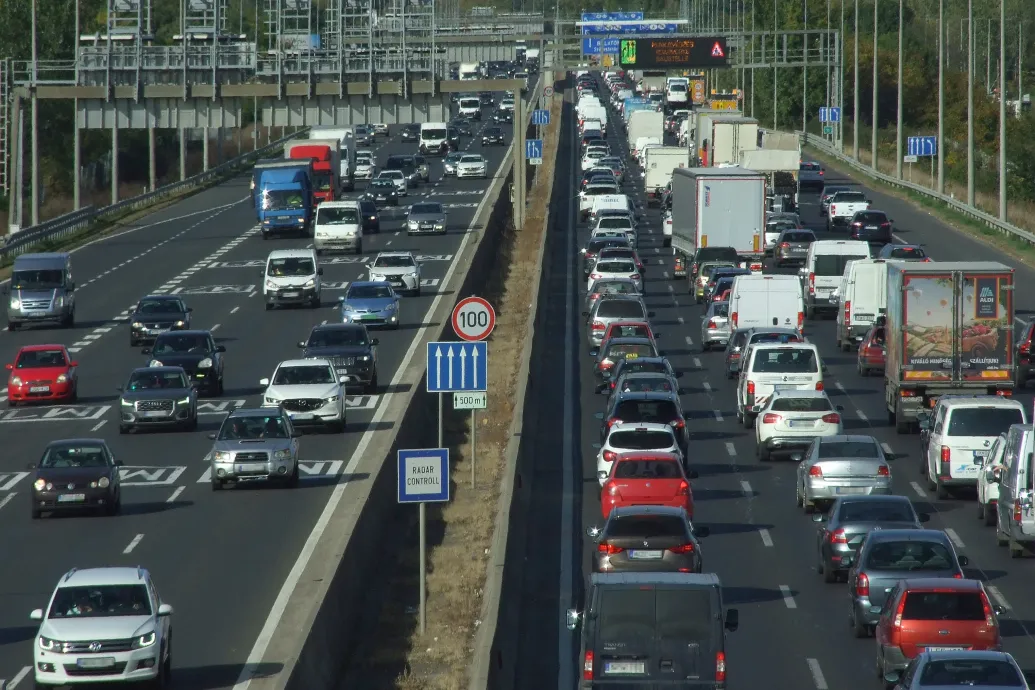 Kedvezményes autópálya-matricát ígér a kormány az M1-es felújítása miatt – Forrás: Telex.hu
