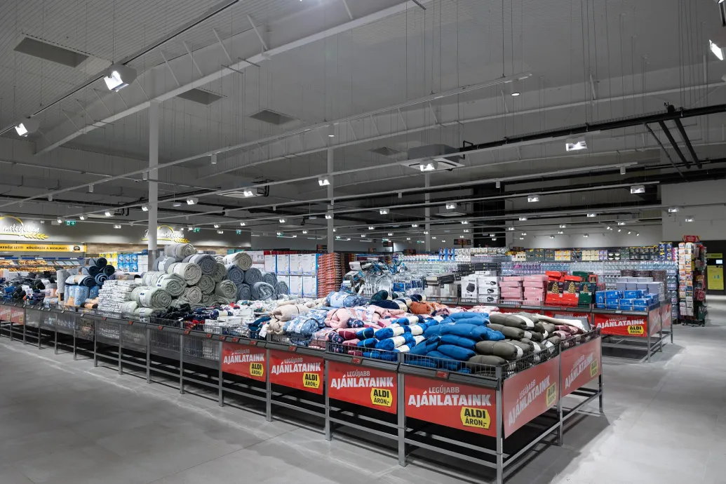 Akár 5 forintért is vehet új cipőt vagy ruhát az Aldiban