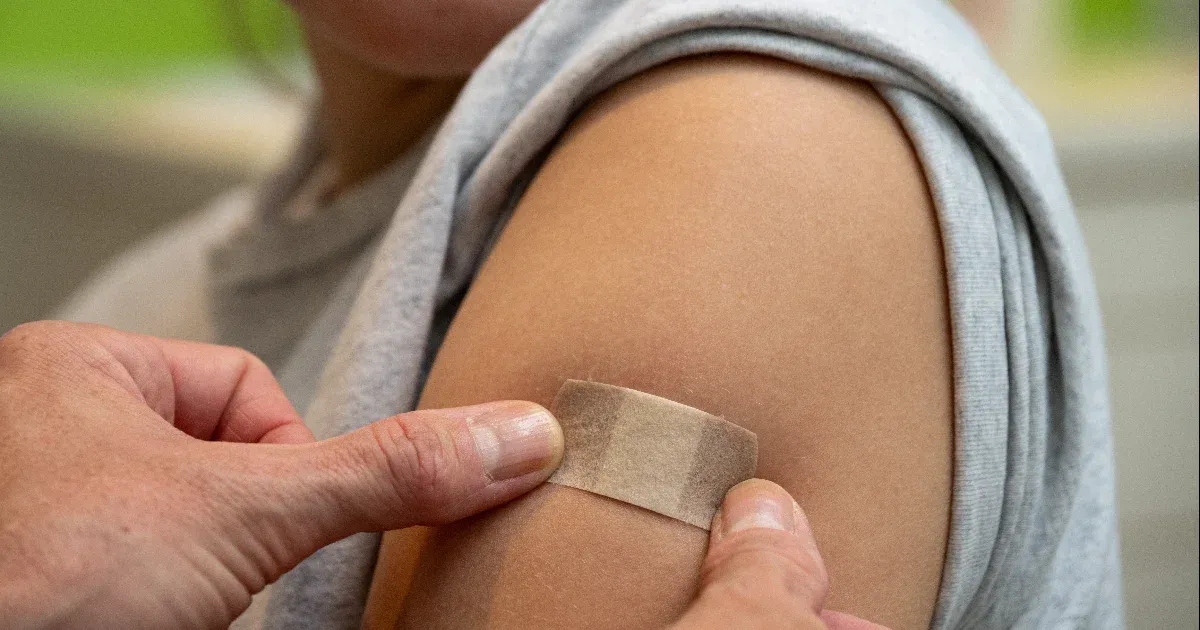 Minden hetedik osztályosnak jár az ingyenes HPV elleni oltás, de nem árt, ha a szülők résen vannak a jelentkezésnél
