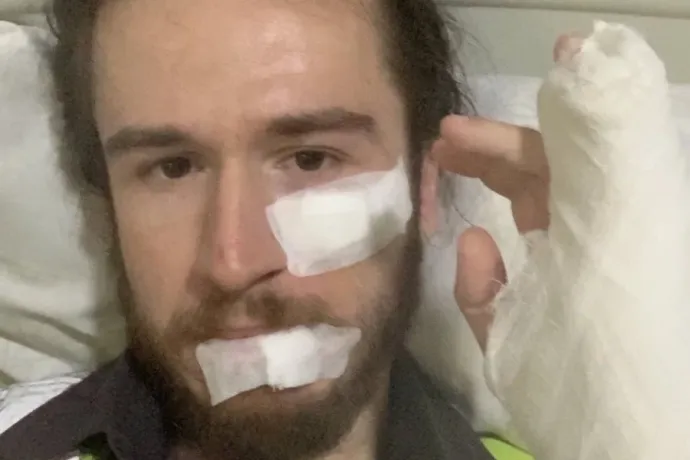 Tüntetésen sérült meg a Magyar Hangnak grúziai tudósításokat író Mézes László Róbert