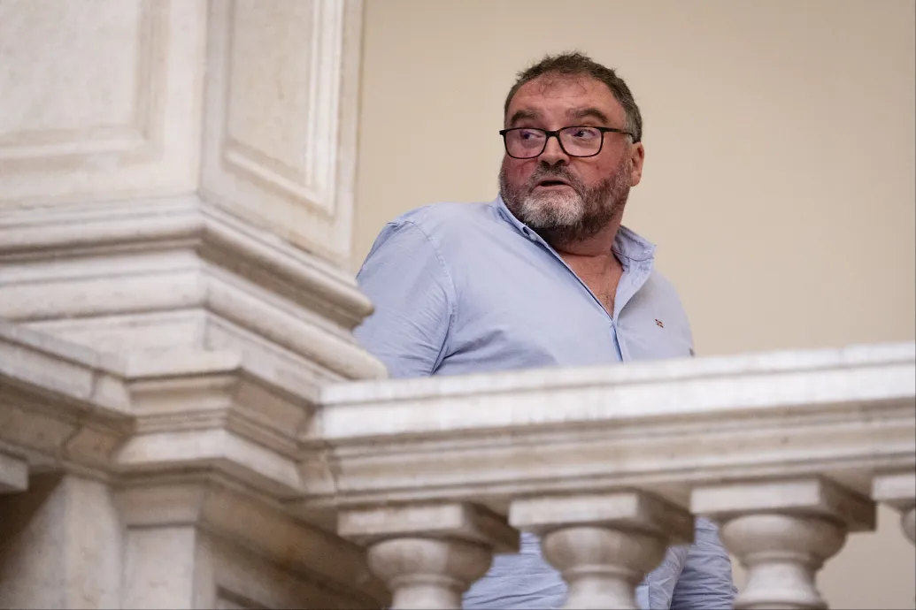 Harminc beteget mérgezhetett meg a francia orvos, hogy aztán újraélesztési tudásával villogjon