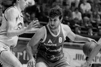A kosaras, aki egy bírói döntés miatt dühében lefejelte a palánktartó oszlopot, amitől örökre lebénult