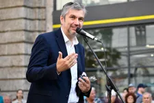 Hadházy: Önámítás és félrevezetés biztosra venni a győzelmet a Fidesz ellen
