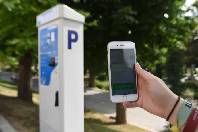 Megszüntették a készpénzes parkolást Sepsiszentgyörgyön, a Magyar Polgári Erő helyi szervezete fel van háborodva