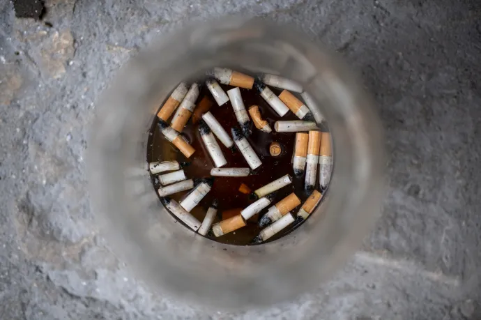 Betiltanák a dohányzást a teraszokon Spanyolországban