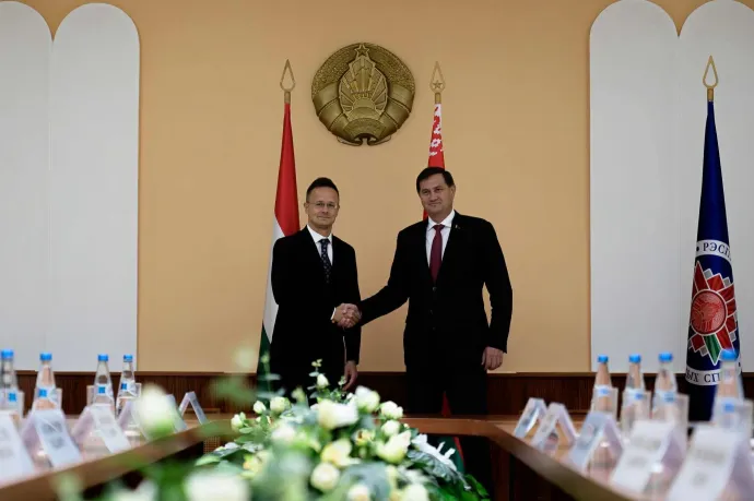 Szijjártó Minszkből: A háború eszkalációs kockázata egyre súlyosbodik, most kell hideg fejjel gondolkodni