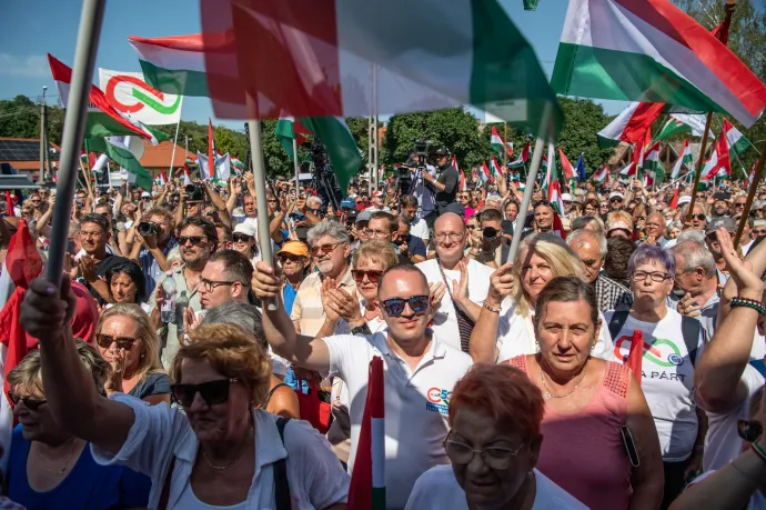 Medián: 13 százalékpont a Tisza előnye a biztos választóknál, a Fidesz tudott javítani nyár eleje óta