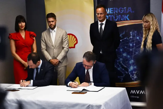 Szijjártó és a Shell gázüzlete kicsi, de fontos lépés a Nyugat felé