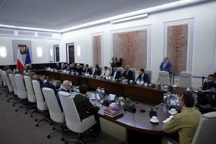 Rendkívüli kormányülés Varsóban 2025. szeptember 10-én – Fotó: Kacper Pempel / Reuters