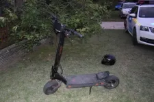 Súlyosan megsérült egy gyerek, amikor barátjával elesett egy elektromos rollerrel Nagykanizsán