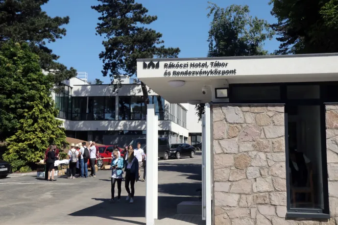 Állami pénzből vették meg és újították fel a NER kedvenc táborát, ahol hétvégén a harcosait edzi a Fidesz