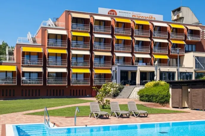 A NER-közeli Balásy cége szerint technikai okokból maradt el a rendezvény a Tisza Párt alelnökének szállodájában