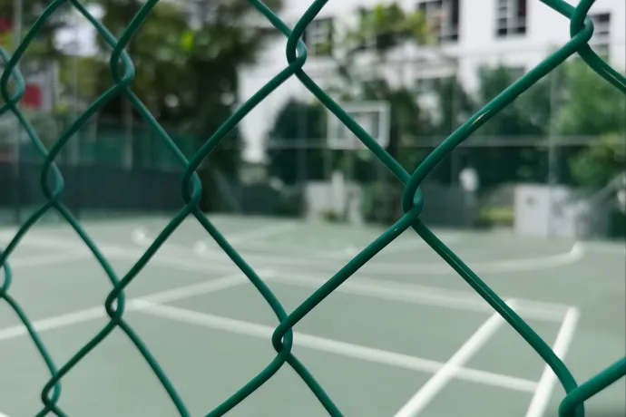 Több tanítványával is kikezdett egy pécsi tesitanár, vádat emeltek ellene