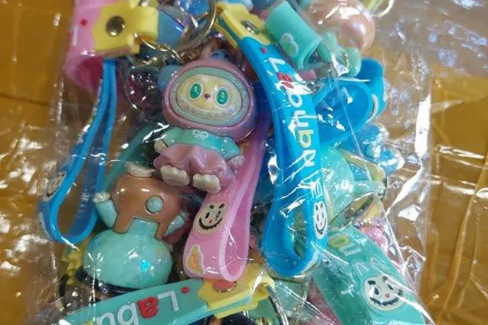 Szintet lépett a hazai Labubu-őrület, több tízezer hamis figurát foglaltak le a ferihegyi reptéren