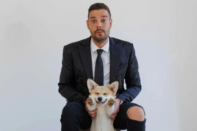 Tavasszal az MVM Dome-ban tér vissza Kiss Ádám standupos