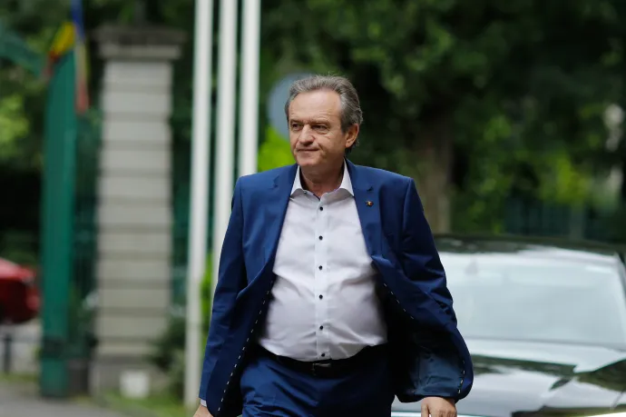 Vissza kellett adnia a luxus-Mercit a PSD-s képviselőnek, aki falusi kocsmát működtető cégre vette az autót