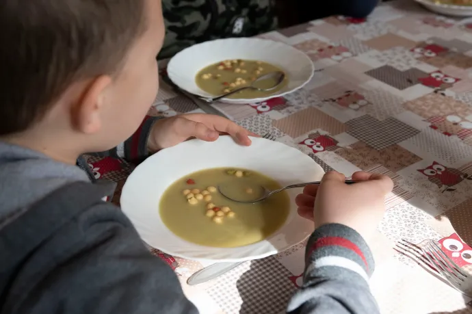 Saját menzán főz az újbudai önkormányzat a gyerekeknek, miután megakadt az étkeztetési tender