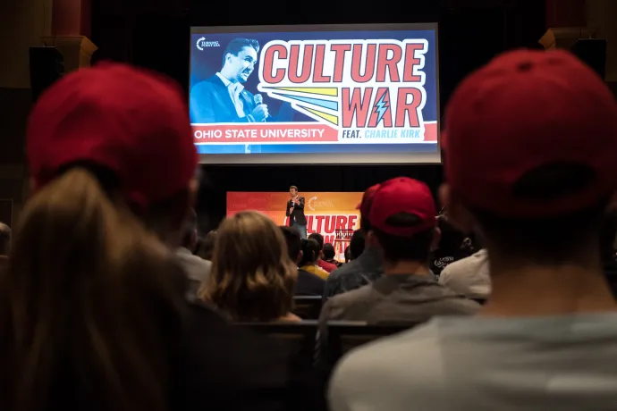 Charlie Kirk a Turning Point USA „Culture War” című rendezvényén az Ohio Állami Egyetemen, Columbusban, Ohio államban, 2019. október 29-én – Fotó: Megan Jelinger / AFP