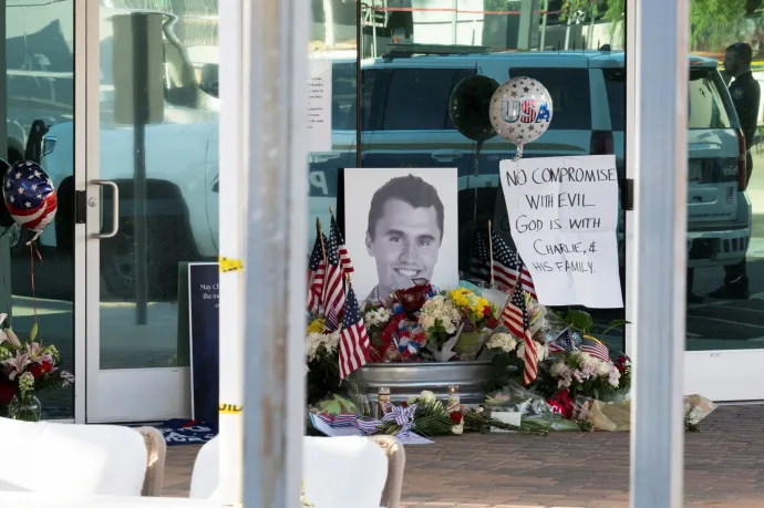 Az FBI a Kirk-gyilkosságról: Megtalálták a fegyvert, egyetemista korú elkövetőt keresnek