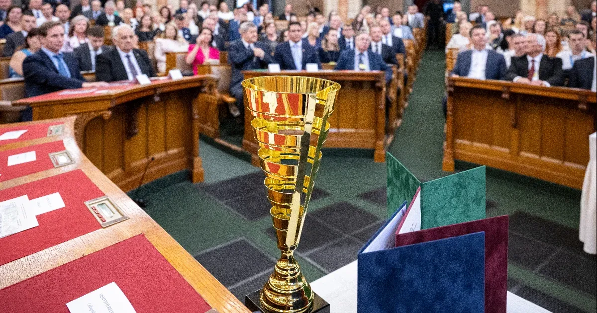 Érték és Minőség Nívódíjat adtak a Parlamentben a kormánypropagandának és a bulvárnak