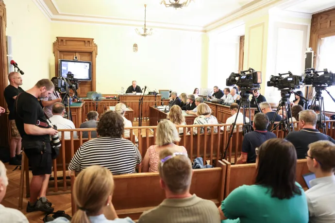 Továbbra sem kell költöznie a Quaestor-vezér családjának, felfüggeszték a kilakoltatási pert