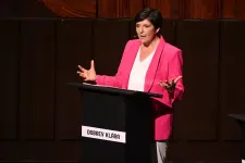 A DK és Jámbor a parlamentben vizsgálná ki, hogy orgiáztak-e politikusok állami gondozott gyerekekkel