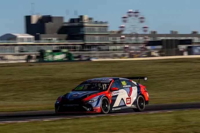 Michelisz kicentizte – 2 ezredmásodperccel nyert futamot Ausztráliában