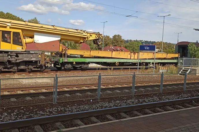 MÁV: A daru nem kisiklott, csak kerekei rövid időre leugrottak a sínről