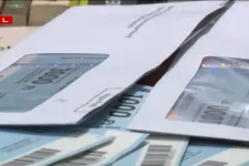 Eddig két és fél millió forint értékű élelmiszer-utalványt ajánlottak fel a nyugdíjasok Iványiék egyesületének