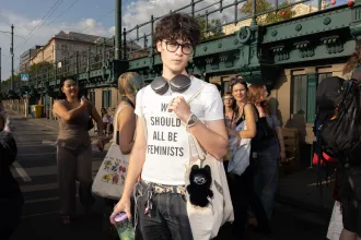 Kezdő bölcsészek, de haladó feministák, számukra az ovuláció olyan, mint a liliomvirágzás