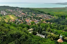 Védett balatoni öbölbe kotornának több mint száz férőhelyes csónakkikötőt