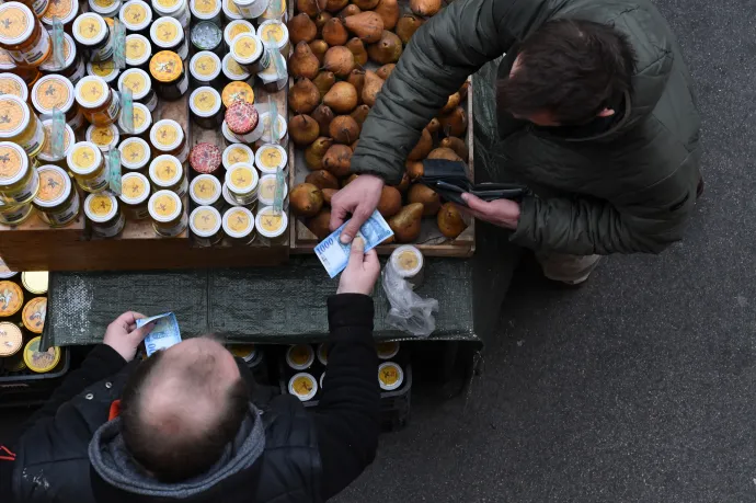 KSH: Júliusban több mint 10 százalékkal nőtt a nettó mediánbér, így már majdnem 400 ezer forint