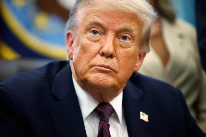 Donald Trump bejelentette, hogy ötezer milliárd forintnak megfelelő dollárra perli be a New York Timest