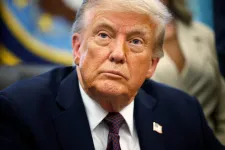 Donald Trump bejelentette, hogy ötezer milliárd forintnak megfelelő dollárra perli be a New York Timest