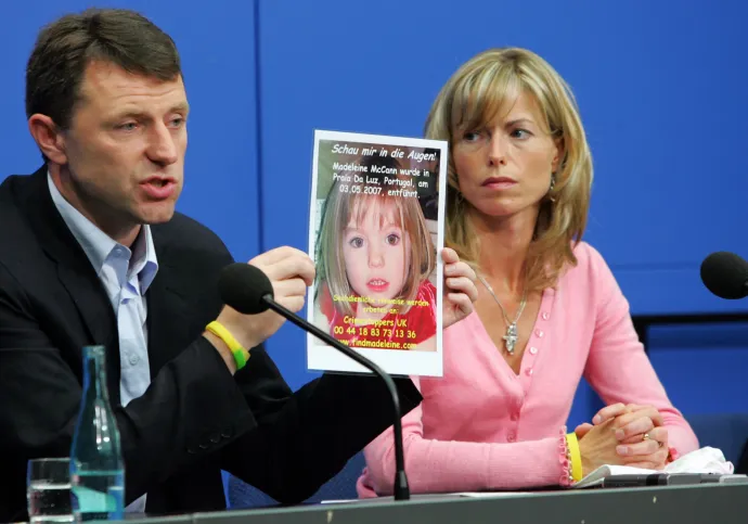 Gerry és Kate McCann, az eltűnt brit kislány, Madeleine McCann szülei mutatják lányuk fotóját egy sajtótájékoztatón, Berlinben, 2007. június 6-án – Fotó: Miguel Villagran / Getty Images
