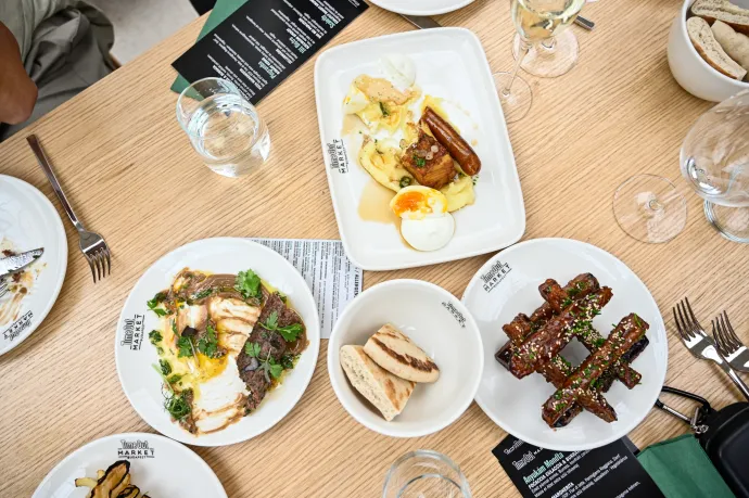 A Pingrumba kebabja, a 101 Bistro padlizsánja és a Szaletly rakott krumplija – Fotó: Mondovics Péter / Telex
