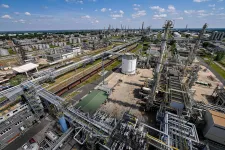 Vizsgálja a Mol, hogyan bolyonghatott órákig egy férfi a Dunai Finomító területén