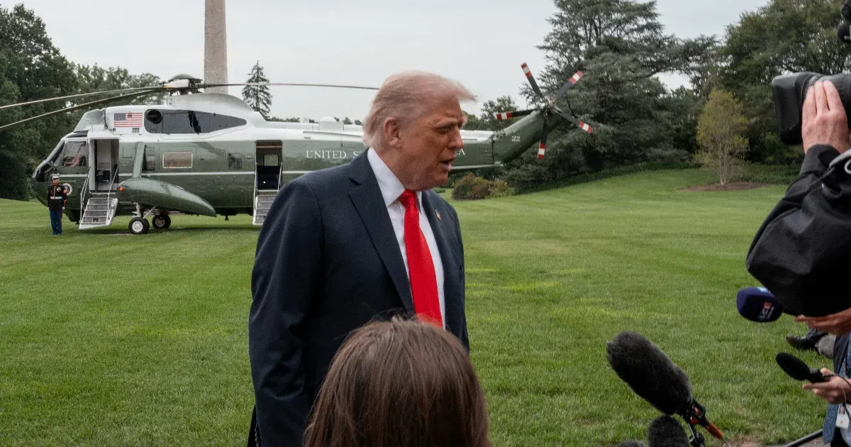 Trump csendre intette az újságírót, aki a vagyonosodásáról kérdezte