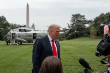 Trump csendre intette az újságírót, aki a vagyonosodásáról kérdezte