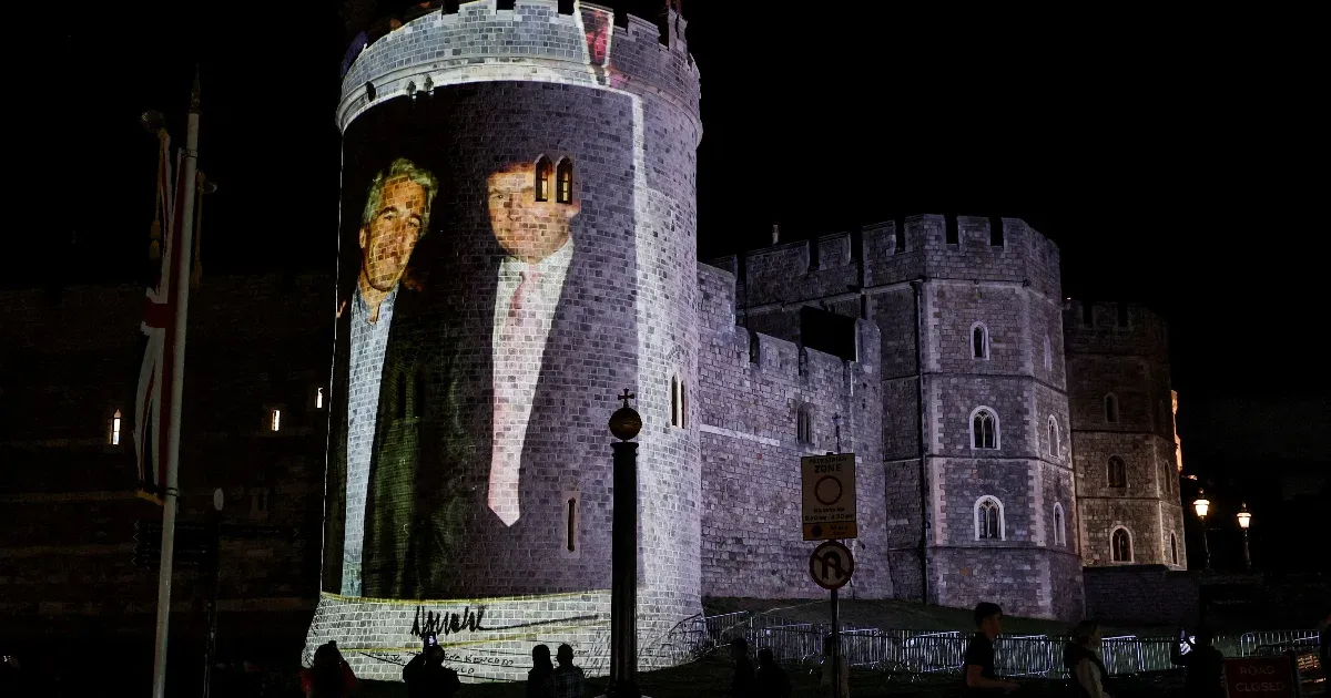Trump és Epstein közös képeit vetítették ki a windsori kastély falára, nem sokkal Trump Londonba érkezése után