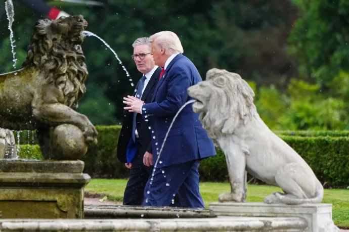 Donald Trump és Keir Starmer Trump egyik golfkomplexumában a skóciai Balmedie-ben 2025. július 28-án – Fotó: Jane Barlow / WPA Pool / Getty Images