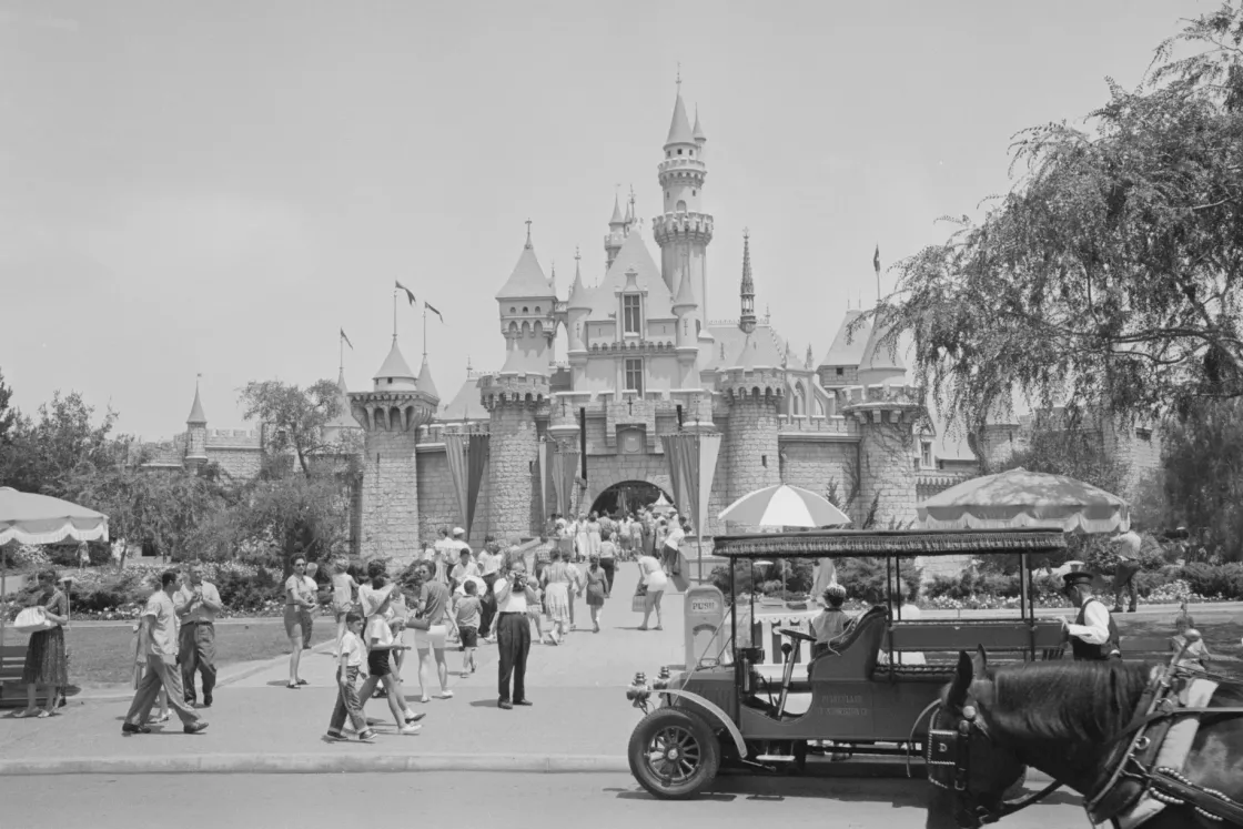 Hruscsovot nem engedték be Disneylandbe, ezért kitalálta, hogy épít Moszkva mellett egy nagyobbat