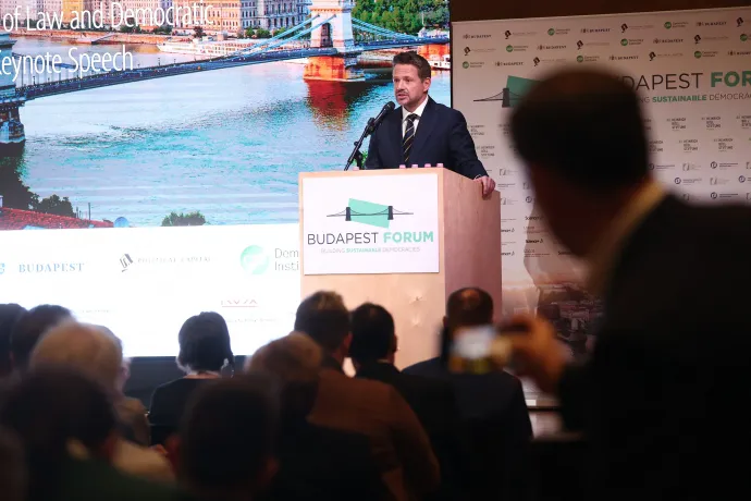 Varsó polgármestere az ellenzék győzelmét várja Magyarországon 2026-ban, de szerinte a neheze utána jön