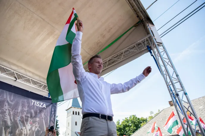 Medián: Orbán javított, de a többség szerint továbbra is Magyar Péter lenne alkalmasabb miniszterelnöknek