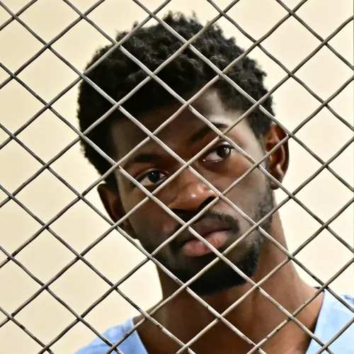 Lil Nas X kezelés alatt áll, miután korábban rendőrökre támadt, és alsónadrágban szólított le járókelőket