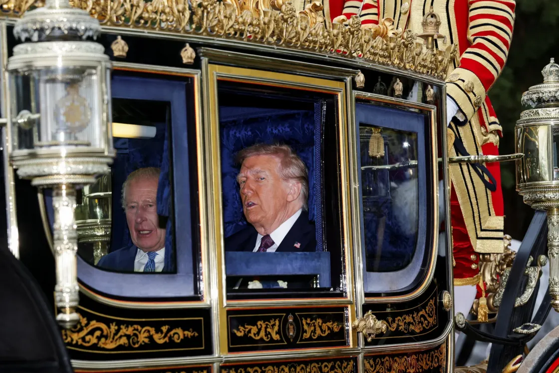 Trump megérkezett III. Károlyhoz, hintóval mentek körbe Windsorban