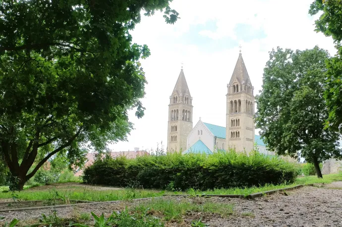 Az egyházhoz kerül az a pécsi belvárosi közpark, aminek a fejlesztésére 800 millió forintot ígér a kormány